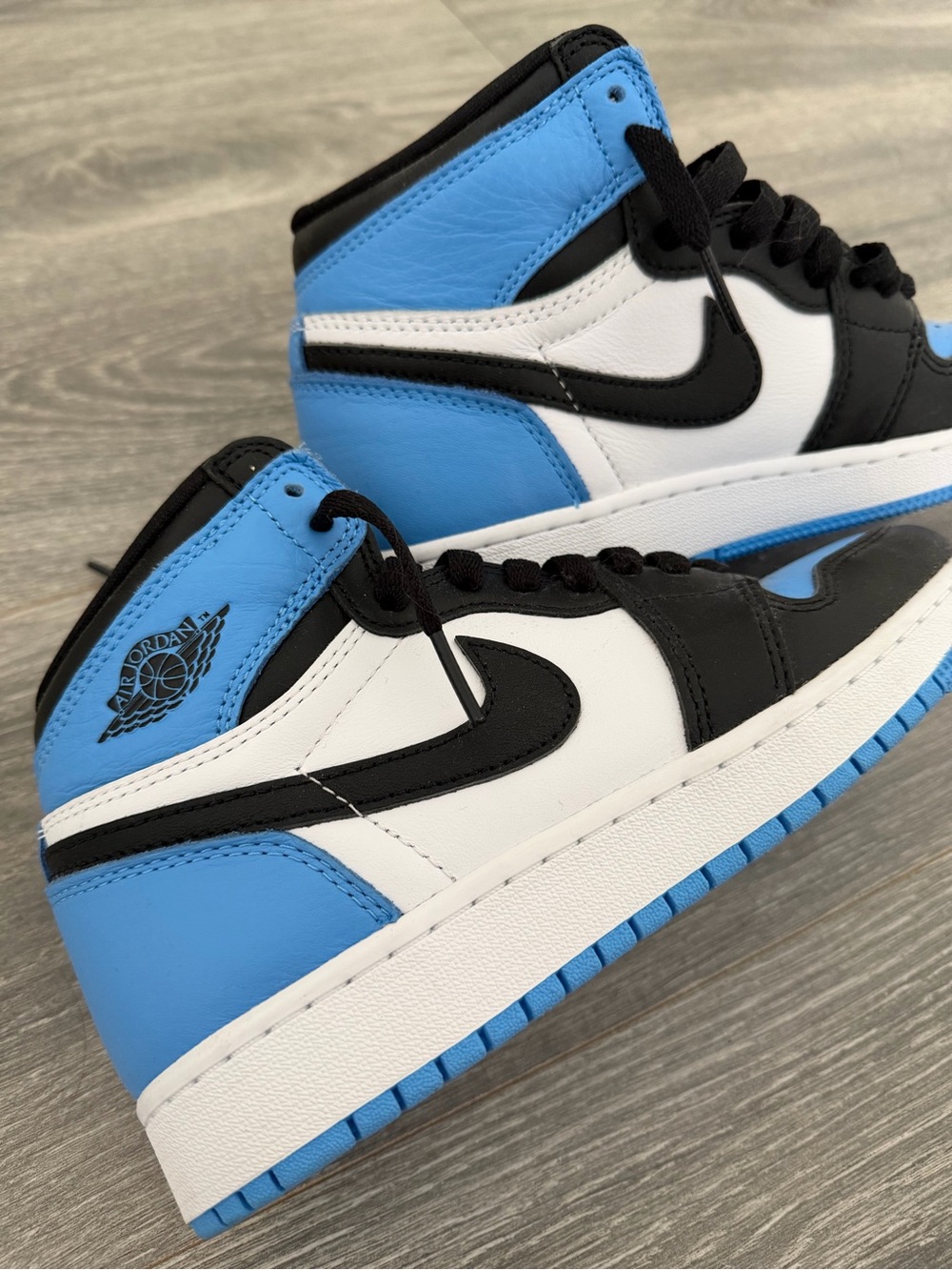 Jordan 1 Retro Air High-Top Sneakers in Obsidian - Picture 3 of 3